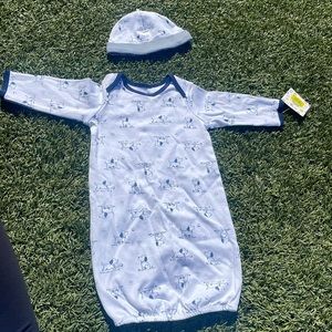 NWT doggies gown with hat